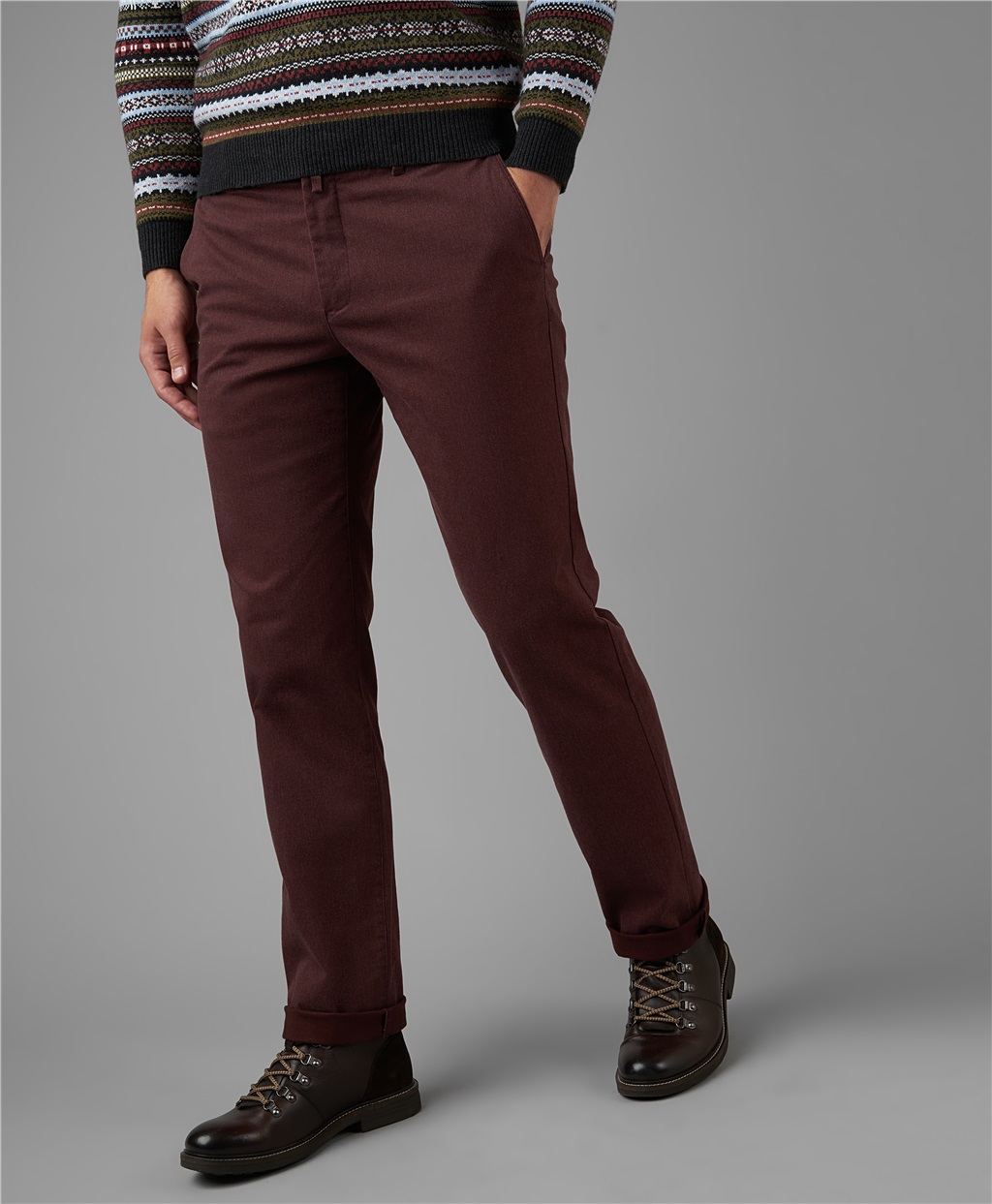 Бордовые джинсы мужские с чем носить фото