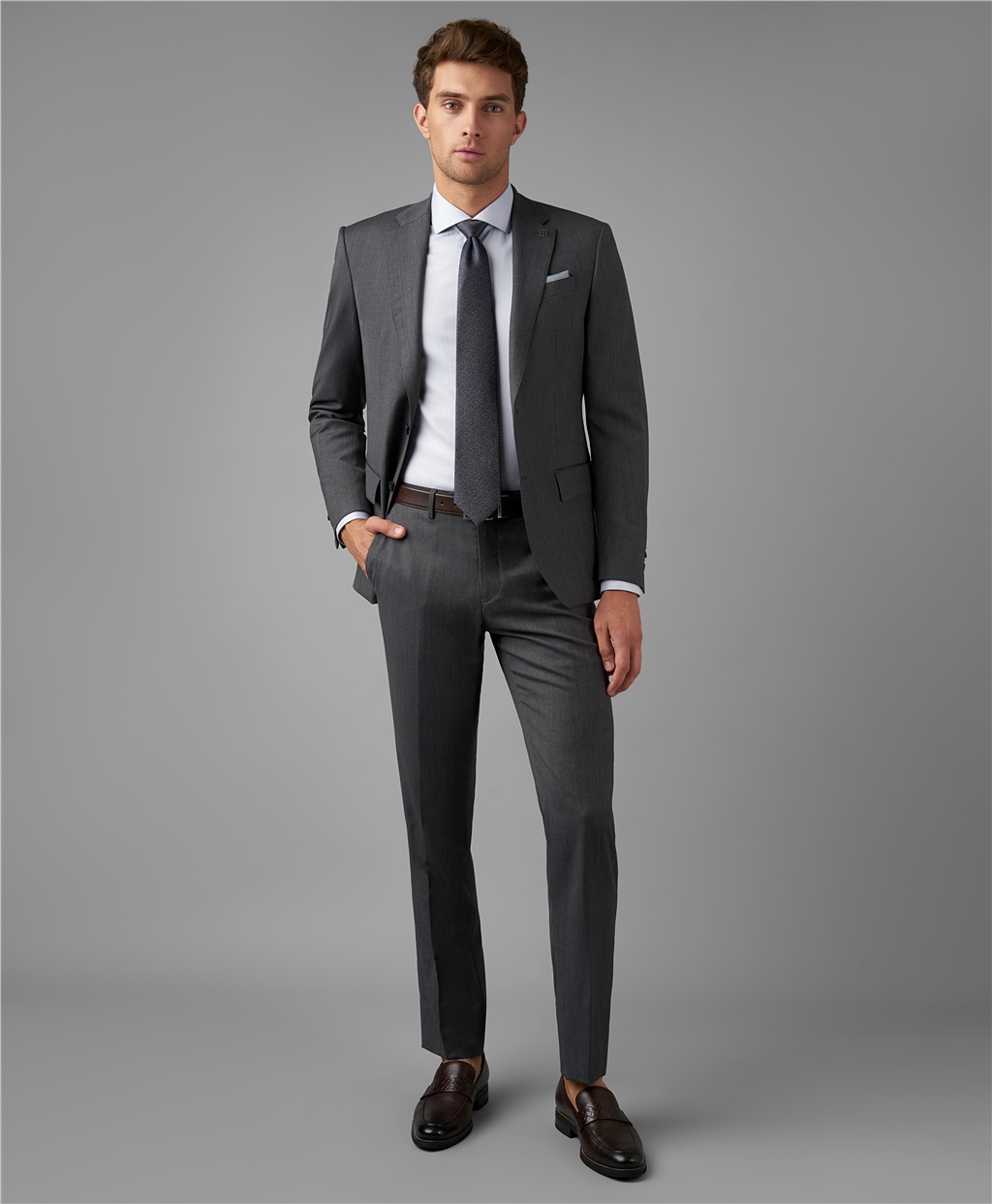 Серый костюм и брюк